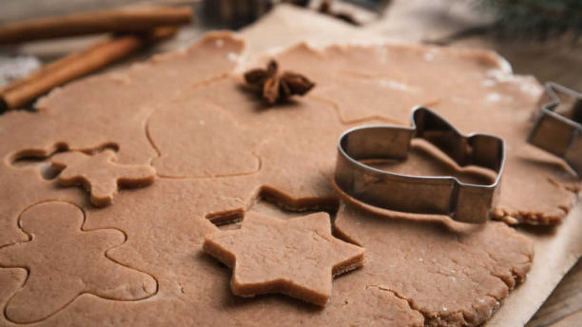 gluten-fre gingerbread cookie recipe featured image