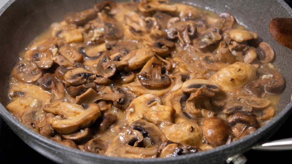 Vegan mushroom gravy: rich, flavorful, and easy to make feature image